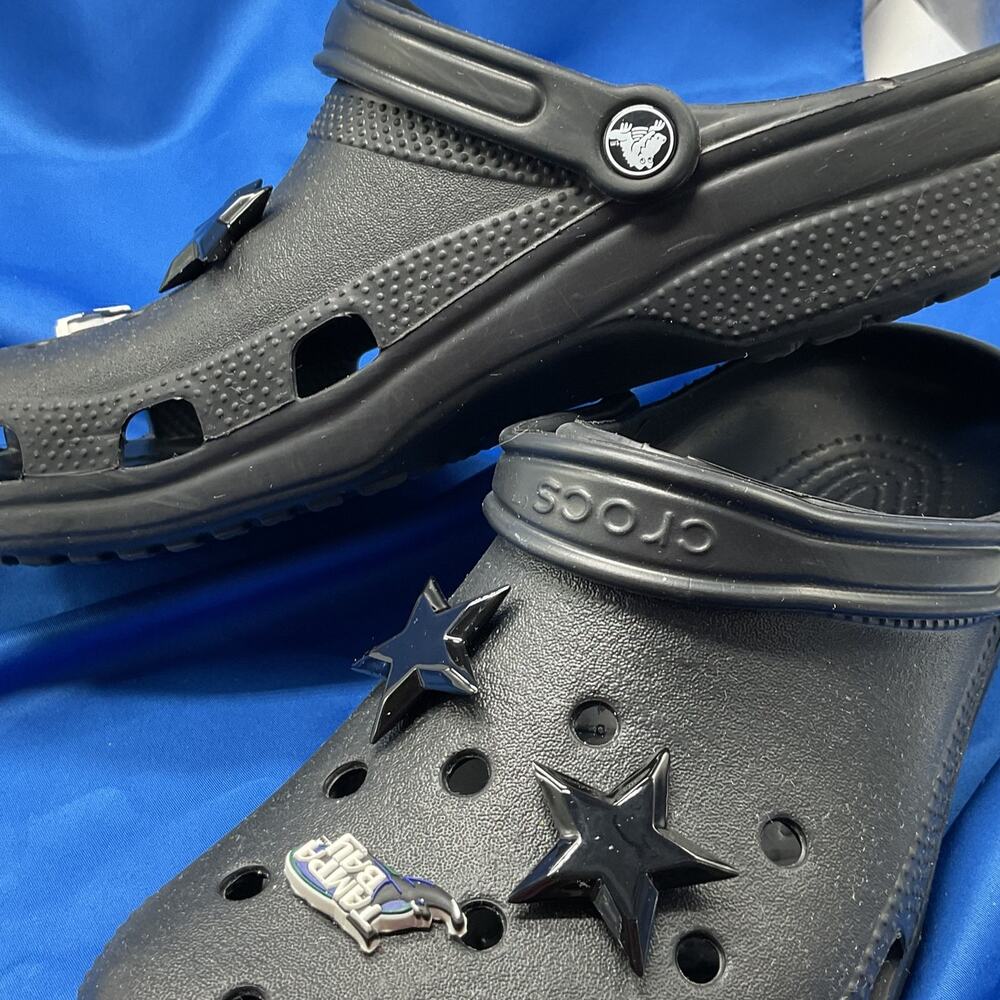 Classic Crocs Black mens 11 With Jibbitz - Picture 7 of 10